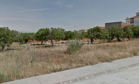 Are you thinking of buying a flat in Velada? Excellent opportunity to acquire ownership of this residential urban land with an area of 218m², located in the town of Velada, province of Toledo. It has good access and is well connected. This residentia...