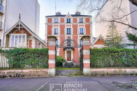 Located in the centre of Choisy le Roi, in the immediate vicinity of the Parc de la Mairie, the Seine and the shops, this 19th century mansion to be restored is spread over a plot of 773m2. In the purest tradition of bourgeois residences, this except...