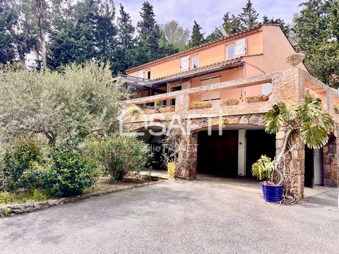 Located in Saint-Raphaël le Dramont (83530), this property enjoys a privileged living environment, between sea and red rocks. Close to beaches and amenities, it offers a peaceful and green environment, ideal for enjoying the Mediterranean climate and...