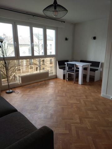 This apartment is located in the heart of the city close to all shops, train station, post office, sports center, swimming pool, music conservatory, theater, cinema, schools in 5 minutes walk. with access to Paris in 20 minutes by train métro (very s...