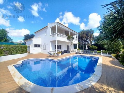 4 bedroom seaview villa with heated pool - Albufeira Located about 4km from the beach and the center of Albufeira. Close to all amenities. With 2 floors facing south, nice garden with automatic irrigation, barbecue, terraces and swimming pool. Ground...