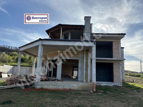 The team of Victoria Imoti is pleased to offer its clients a great offer for a newly built house, completed to the stage of rough construction (with Act 14), in the picturesque village of Pchelishte, located only 10 km from Veliko Tarnovo. The house ...