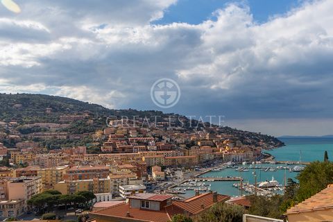 On the hill of Porto Santo Stefano, in a dominant position and with a splendid view of the port, we offer this interesting semi-detached portion completely renovated and ready to live in. On the lower floor, through a small hallway, there is the larg...