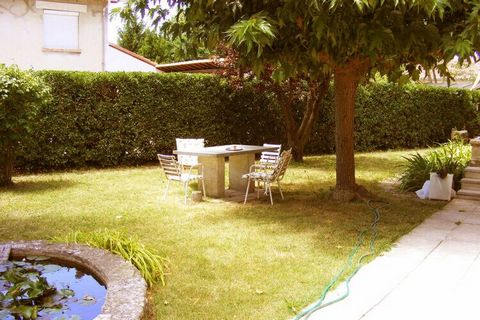 Comfortable holiday home with 2 bedrooms, balcony and a children's room, pool, terrace with spacious garden. Shopping facilities within walking distance.