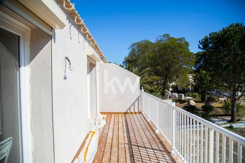 This T2 of 44.30m2 on the ground floor with a terrace of 8m2 includes 1 bedroom, 1 main room with fitted kitchen, 1 shower room with toilet. Orientation: WEST 1 allocated parking space This property is located in a holiday residence, fenced, with tre...