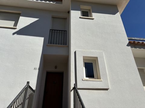 Probably the best penthouse in the Urbanization Fabulous and ample duplex penthouse with 3 bedrooms at La Duquesa Vistalmar Sur Urbanization. On the ground floor kitchen, bathroom and 1 bedroom with direct acces to a big terrace. Upstairs 2 bedrooms ...