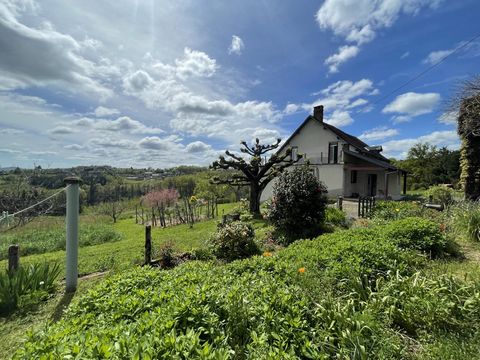 House to renovate with 4 bedrooms, garden, hangar and gîte potential in Chabrignac. Are you looking for a project to bring your creative side to? This house to renovate in Chabrignac offers a unique opportunity to create your dream home, with breatht...