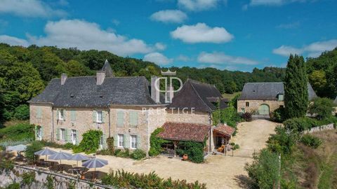 Full of character and charm and beautifully presented, this spacious 6 bedroom chateau, with a spacious total built area of 563m2, is ideally situated in a quiet setting in Montignac, and is set within a large plot of 674,550m2. Accessed via stone st...