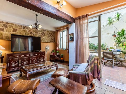 This exceptional double fronted townhouse is a rare find nestled in the quiet historic part of St. Julian's just a few steps away from Balluta Bay. Originally a part of a grand 18th century Palazzo this property seamlessly combines historical allure ...