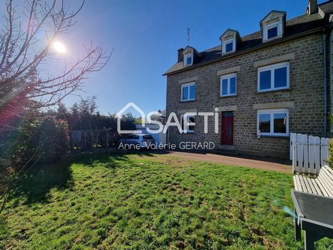 Located in the heart of St Hilaire du Harcouët, beautiful semi-detached town house of 110m² on three levels. On the ground floor: an entrance with a beautiful staircase, living room (approx. 17m²), kitchen, bathroom, toilet. Upstairs, the house has 4...