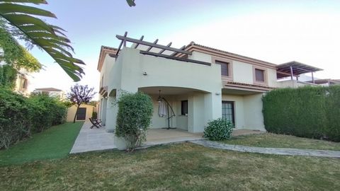This detached house located in Las Pajanosas, Guillena (Seville) is the perfect choice for your family vacation. On the ground floor you will find a spacious living room, a games room, a fully equipped kitchen and a small toilet. From the living room...