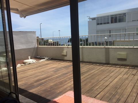 The apartment is a one bedroom apartment with large living room, kitchen and bathroom, renovated and well equipped. It has a large terrace with sea view, ideal for barbecue with friends. Total area is 90 2m. The apartment has a great location, just b...