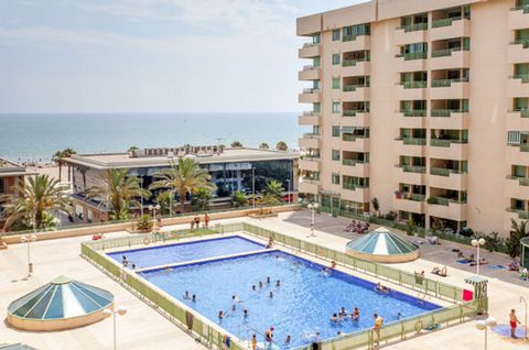 This beautiful apartment is located in the town of Alboraya, Valencia, 50 meters from the fantastic beach called Patacona. It is a furnished apartment for rent with all the amenities one could need: air conditioning and heating throughout the house, ...