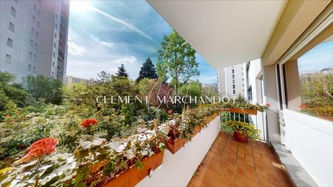 Ideally located in a secure residence, this spacious family apartment offers stunning views of Gustave Eiffel Park, benefiting from exceptional tranquility and sunlight. With 3 generous bedrooms (with the possibility of a 4th), a large double living ...