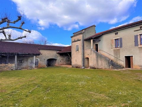 Selection habitat offers you this typical old farmhouse with magnificent outbuildings on approximately two adjoining hectares This set consists of a dwelling house with bolet built on a cellar with a living area of approximately 110 m² to be complete...