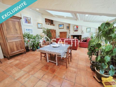 Blow of heart assured for this beautiful stone house T8 bright 235 m², quiet and with character all over 1300 m². DPE in C. You will be seduced by its volumes, the quality of materials and finishes. You will find an entrance with closet, a bright kit...