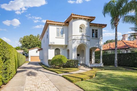 If you're looking to own a property in the heart of luxurious Winter Park, then this is it! This stunning Mediterranean style 3bed/2.5bath has been completely remodeled by RLH Construction and offers all the high end finishes you've been looking for!...