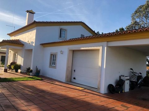 Excellent location close to the beaches and the city of Caldas da Rainha, 45 minutes from Lisbon airport. 4 bedroom villa in Nadadouro with 1.020 sqm land in a quiet area just 4km from Foz do Arelho beach and 2km from Obidos Lagoon. The property cons...