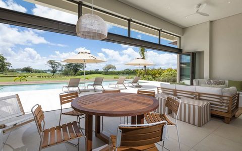 Villa for sale, 6 bedrooms, Swimming pool, Spacious Garden, Mauritius. Built on a shared plot of 2,243 m², this semi-detached villa with remarkable ceiling heights offers very bright living spaces, including a large living-dining room with American k...