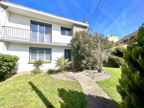 Discover this charming 95m² terraced house, nestled just 5 minutes walk from Place du Vigan and the bustle of Albi city center. This house with a 20m² garage to park your vehicle safely and its carefully maintained garden. Offers you all the advantag...