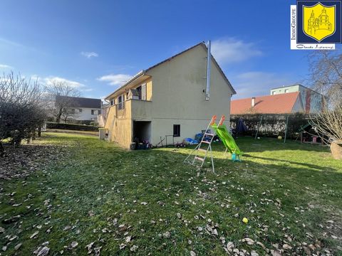 L'immobilière du château offers you this charming semi-detached house (on one side) at the foot of the Salbert, in the Mechelle district. On the first level: living room with open kitchen, three bedrooms and a shower room, WC. In the basement a room ...