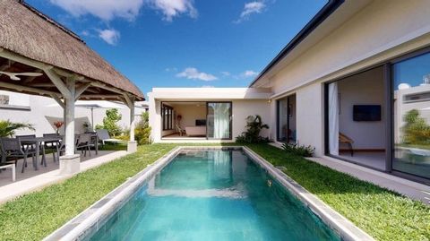 Upptäck den oemotståndliga charmen med denna moderna villa som ligger i det magnifika residenset La Salette, i Grand Bay, Mauritius. Denna fastighet blandar sömlöst moderna bekvämligheter med inslag av lokal design, inklusive vulkanisk sten inbäddad ...