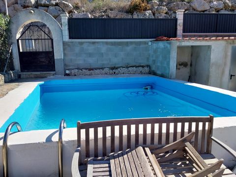 2. House/Chalet → Chalet in Segur de Calafell area Segur de dalt, 93.00 m. of surface, 600 m. plot area, 20.00 m2 of terrace, 3500 m. from the beach, 3 bedrooms, 2 bathrooms, kitchen only furniture, interior carpentry of wood, south-west orientation,...