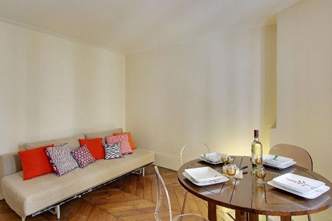 MOBILITY LEASE ONLY: In order to be eligible to rent this apartment you will need to be coming to Paris for work, a work-related mission, or as a student. This lease is not suitable for holidays or remote work. Building and orientation: This is a bea...