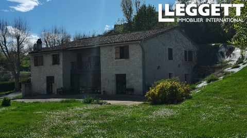 A28064SEF82 - Nestled in the charming village of Lauzerte, this 280 sqm stone house offers a harmonious blend of authenticity and modern comfort. With panoramic views of the surrounding countryside, it is located at the foot of the GR86, the pilgrims...