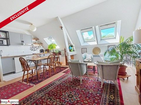 Nathalie BOUDINAR megAgence vous présente : Un appartement de 39 m² T2 ( 2éme étage, sans ascenseur) dans le centre de ST SERVAN, proche des commerces. Il se compose d'une entrée avec un placard, cuisine aménagée/équipée ouverte sur le salon/séjour, ...