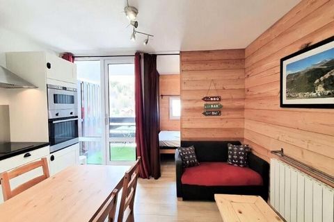 Geef uw bergvakantie een boost met dit prachtige appartement, dat een ideaal verblijf biedt voor maximaal 4 personen. Het appartement beschikt over een gezellige tweepersoonsslaapkamer en een apart slaapgedeelte met een stapelbed, waardoor er voldoen...