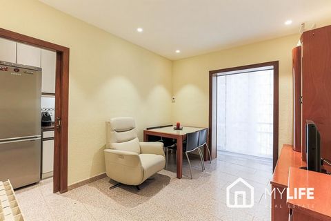 MYLIFE Real Estate presenta esta fantástica propiedad en venta ubicada en el corazón de Gracia, una de las zonas con más demanda de la ciudad de Barcelona. Descripción de la propiedad La vivienda está reformada, aprovechando al máximo los 66 m2 const...