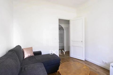 Rue Cardinet- 75017 DOLY est fier de vous présenter cet élégant appartement de 41 m², niché au sein d’un superbe immeuble ancien, idéalement situé. Situé au cinquième étage sans ascenseur d’une charmante copropriété de quatre niveaux, cet appartement...