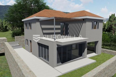 Hvar, Stari Grad, land of 270 m2 with a project for the construction of a two-story residential building, and a valid building permit valid until October 2026. The building is designed as a detached two-story building. The floor area of the ground fl...