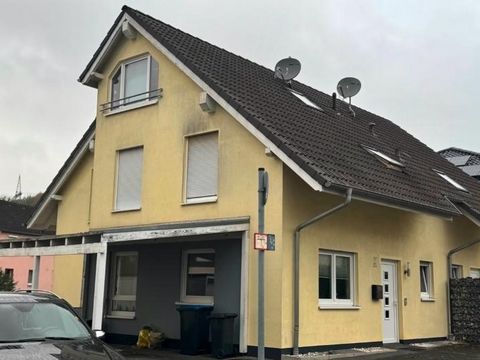 Dieses wunderschöne, barrierefreie Doppelhaus aus dem Jahr 2006 ist ein wahres Zuhause, das Menschen mit eingeschränkter Mobilität oder Senioren die Möglichkeit bietet, ihren Lebensabend in Ruhe, Sicherheit und Komfort zu genießen. Auf einer großzügi...