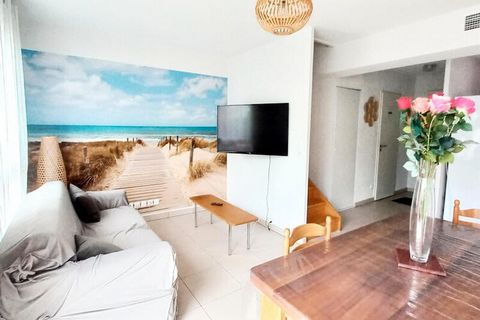 Zet uw koffers neer in deze charmante lodge gelegen in een beveiligde residentie met privéparkeergelegenheid! Paviljoen voor 8 personen + 1 baby, als volgt samengesteld: op de begane grond: een woonkamer/uitgeruste keuken met slaapbank die uitkomt op...