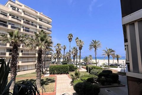 Canet Plage Urocze studio dla 2 osób Idealne dla spokojnej pary. Bezpośredni dostęp do plaży dla tego studia zlokalizowanego na 1 piętrze z windą. Składa się z przedpokoju wyposażonego w szafę magazynową, łazienki i toalety, salonu z jadalnią, kuchni...