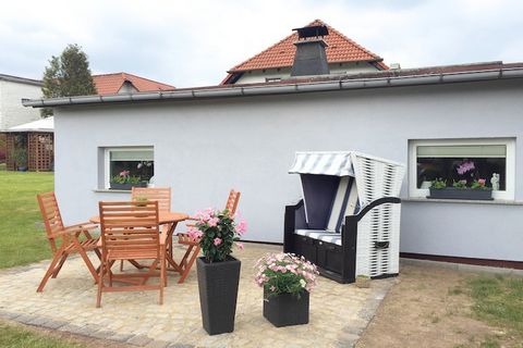 Dit vrijstaande vakantiehuis staat in het Duitse dorpje Schwarzhausen, nabij Waltershausen. Het huis beschikt over 1 slaapkamer en is ideaal voor een gezin met 1 kind. In de grote tuin geniet je van de groene omgeving en op het terras ontspan je met ...