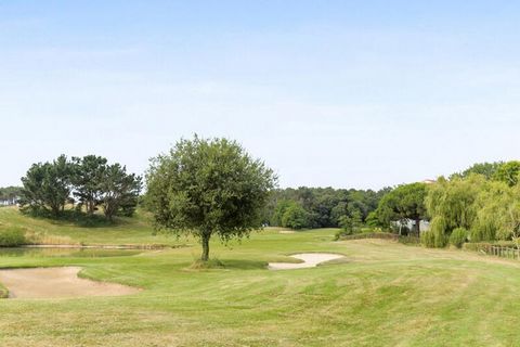 Résidence Port Bourgenay - maeva Home ligger i Talmont-Saint-Hilaire i regionen Vendée, bara 9 km från Les Sables-d'Olonne. Det är en riktig 90 hektar stor egendom omgiven av en tallskog och med direkt utsikt över en sjö. Fotgängarresidenset är uppde...