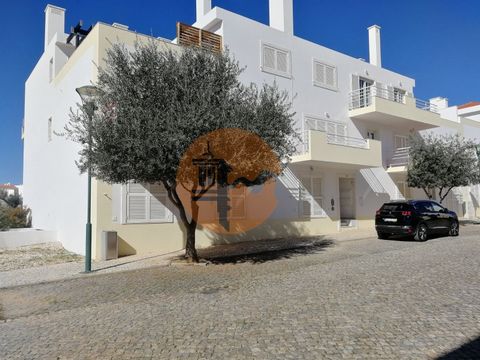 Cabanas de Tavira, in der zweiten Reihe, T1 in ausgezeichnetem Zustand, bestehend aus einer Eingangshalle mit Abstellraum, einem Wohnzimmer mit Zugang zu einer 64 m² großen Terrasse und einem geräumigen Balkon, einer ausgestatteten Küche, einem Schla...