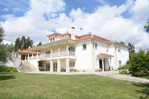 Ext. Cod. 7000 Villa de 6 dormitorios Pombal, en el centro del portal, a 20 minutos del mar (playa más cercana Osso da Baleia) y aproximadamente a una hora de Nazaré, Peniche, Figueira da Foz, Coimbra o Aveiro Esta casa tiene grandes dimensiones que ...