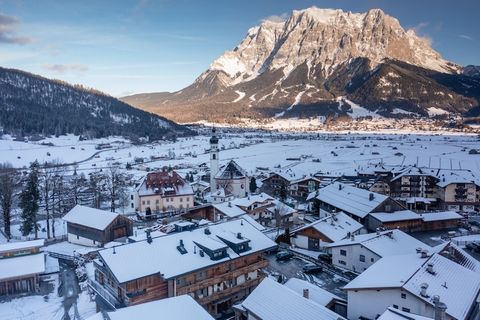 Diese geräumige 112 m² große Wohnung in Lermoos bietet bequem Platz für bis zu 6 Personen. Sie befindet sich im Dachgeschoss und verfügt über 2 Schlafzimmer mit je einem Doppelbett und einem Einzelbett sowie 2 Bäder mit Dusche und WC (Haartrockner vo...