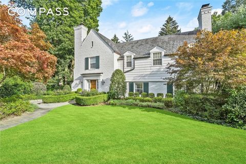 Totally renovated to the highest standards, 25 Moore Road is a pristine white brick Colonial located in the coveted Lawrence Park West area, just steps from Bronxville Village. A gracious entryway welcomes you to this enchanting home—a step-down livi...