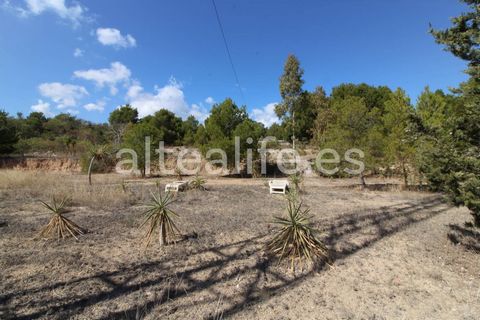 Rustic plot of 3,229 m² , located in the quiet area of Partida Racons , just 10 minutes by car from the center of Altea, where you will find all services. Plot Characteristics: Flat terrain , which makes it easy to use. Good access via a tarmac road....