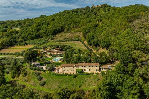 PROPERTY DESCRIPTION Situated at an altitude of 450 metres, this exclusive Resort with spa, wellness centre and thermal pools offers wonderful panoramic views of the splendid countryside of the Upper Tiber Valley. A charming country villa, born from ...