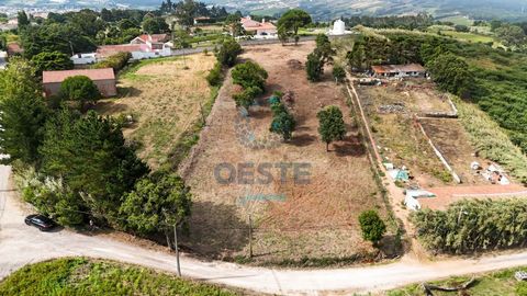 Rustikales Grundstück mit der Möglichkeit des Baus eines Einfamilienhauses. Ruhiger Ort 10 Minuten von Bombarral entfernt mit toller Aussicht und Sonneneinstrahlung. Bombarral, ein Dorf mit Dienstleistungen und Geschäften und Zugang zur Autobahn A8 Ü...