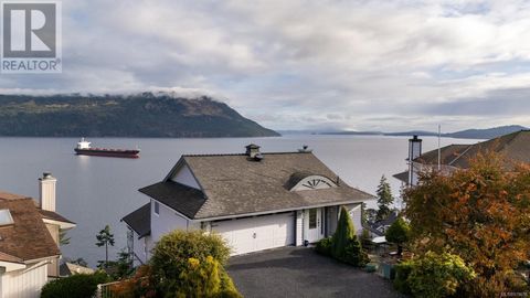 With some of the best ocean views on the island, 3697 Marine Vista is a must-see property â one that has been meticulously designed and renovated. As soon as you step inside the sizable entry, youâre greeted with incredible views over Salt Spring Isl...