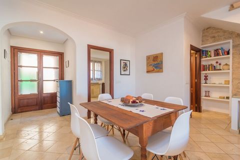 This beautiful house is located in the centre of one of the most emblematic villages in the island. Mallorcan traditions and roots are really preserved here. In order to enjoy the good weather, the house features a spacious terrace furnished with a l...