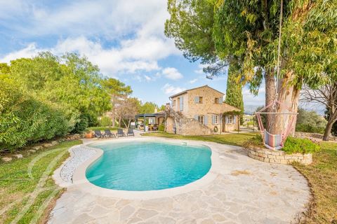 Timeless charm with this authentic stone house, ideally situated in a dominant south-facing position walking distance to the vibrant village of Le Rouret. Bathed in sunlight throughout the day, the property boasts breathtaking views of the surroundin...