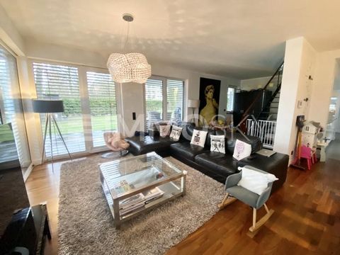 Are you looking for your family getaway in the metropolis of Berlin? With your own garden and carport? Then you've come to the right place! This modern detached house offers everything for the highest demands. The prestigious entrance has its own spa...